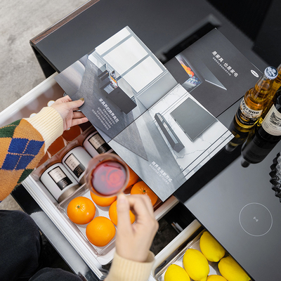 Slimme koffietafel 135L koelkast Capaciteit Dubbele laden Draadloos opladen Mini koelkast