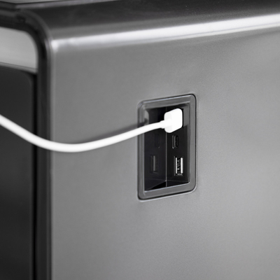 Hotel 220V Kleine koelkast met muziekspeler USB-oplader en draadloze functie