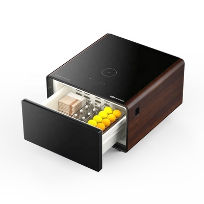 Moderne touchscreen koffietafel met ingebouwde koelkast en draadloze oplader